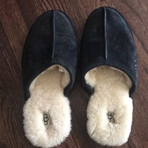 Size 10 UGG slippers. Men